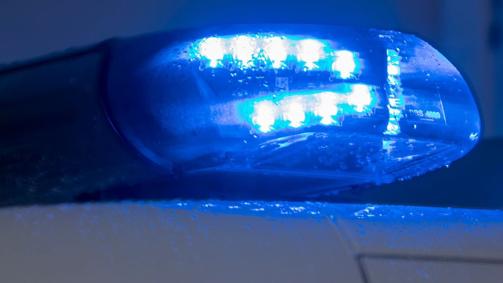 Bei einem Unfall im Landkreis Mittelsachsen sind vier Menschen teils schwer verletzt worden.