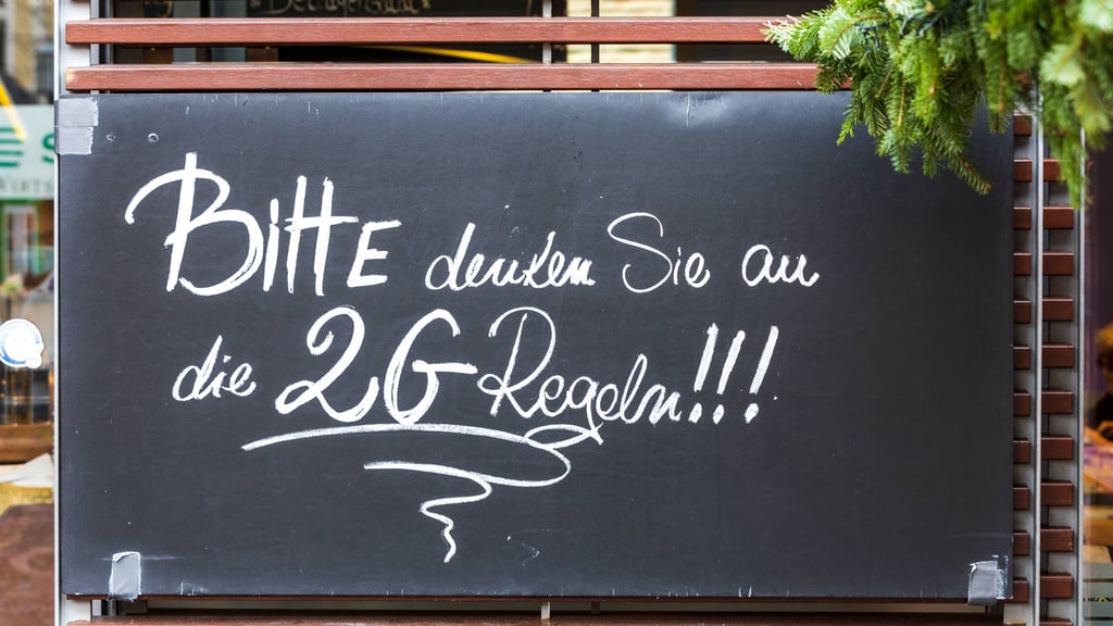 In Sachsen-Anhalt sind Geimpfte und Genesene in gastronomischen Innenräumen künftig unter sich - 2G wird Pflicht.