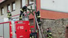 Bis zum Mittag montierten die Einsatzkräfte der Freiwilligen Feuerwehr wieder im ganzen Ort in Weferlingen die Weihnachtssterne. erne. 