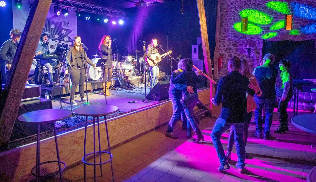 Tanzen bei einer Konzertveranstaltung? Viele Besucher aus der Region hatten das schon lange vermisst. Bei der Rock- und Popnacht war das erstmals wieder möglich.