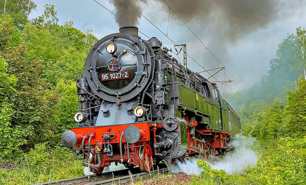 Die historische Dampflok 95027 pendelt am Freitag, 26. November, zwischen Blankenburg und Halberstadt, um Besucher zu den dortigen Weihnachtsmärkten zu bringen.