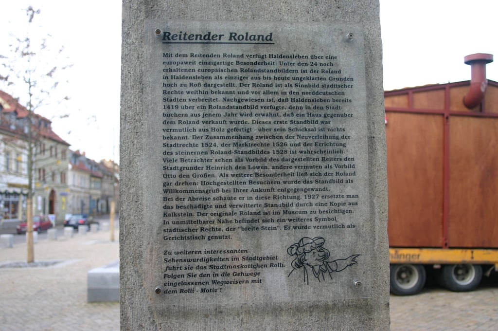 Schilder, Wegweiser und Informationstafeln wie die auf dem Foto gibt es in Haldensleben wie Sand am Meer.