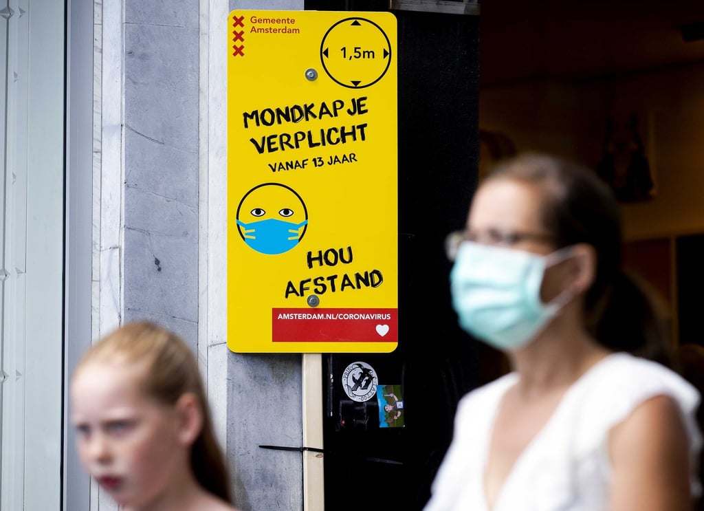 Das Tragen eines Mund-Nasen-Schutzes aufgrund des Coronavirus wird an allen öffentlich zugänglichen Orten in den Niederlanden wieder zur Pflicht.