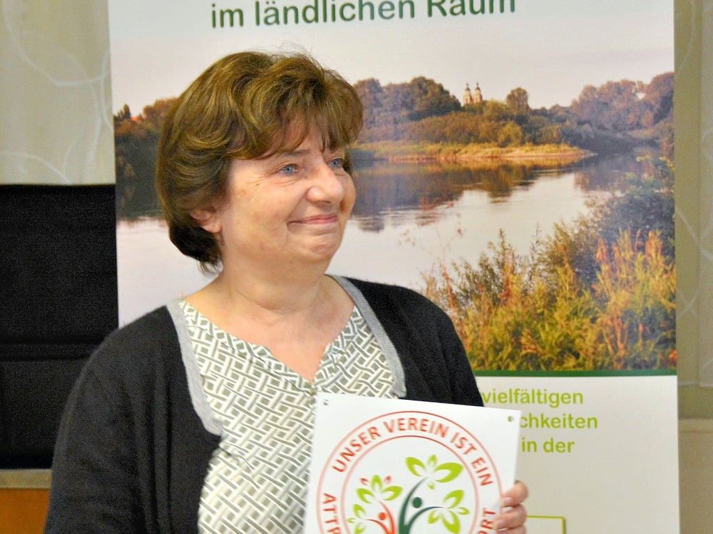 Grund zur Freude. Simone Graf mit dem Zertifikat