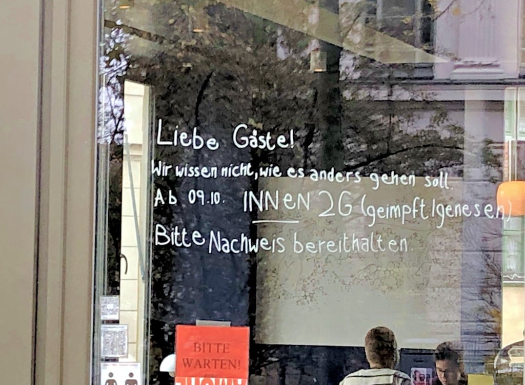 Halles Gastronomen greifen angesichts steigender Inzidenzen zur Selbsthilfe: In vielen Lokalen gilt 3G, andere wenden freiwillig bereits 2G an.