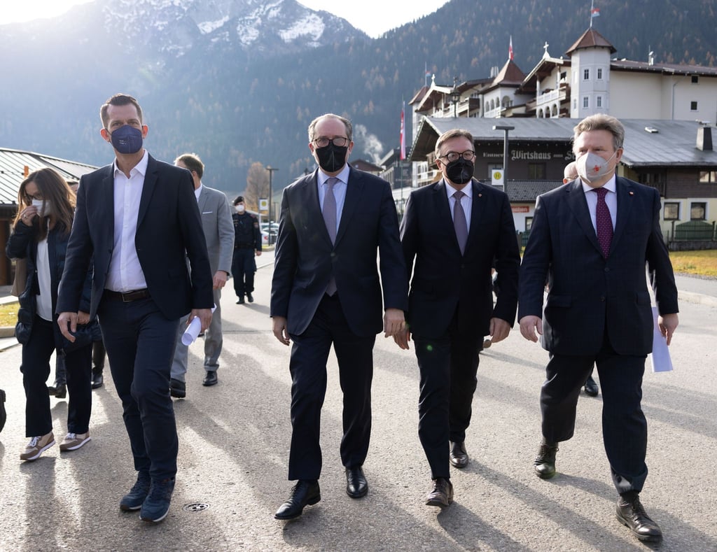 Österreich geht wegen Corona erneut in einen Lockdown und wird im Februar eine Impfpflicht einführen.