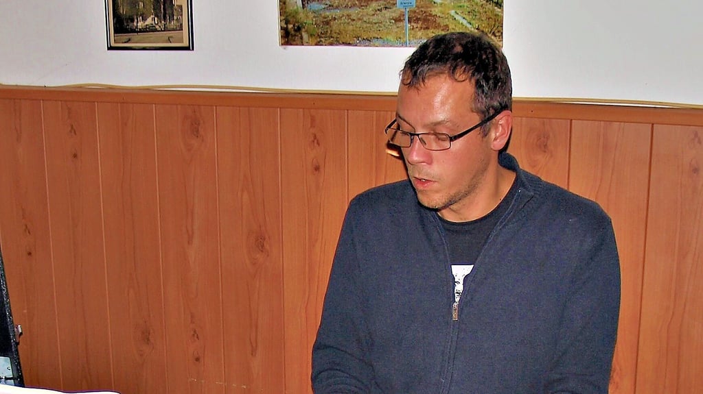 Der stellvertretende Vorsitzende des Männergesangvereins Oebisfelde, Marius Rohde, war Initiator des Bürgersingens. Er stimmte auf seinem Klavier fast jedes Lied an.