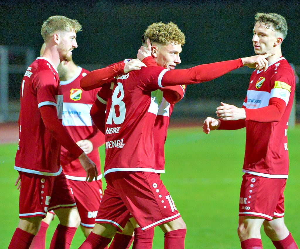 Tim Heike und seine Mitspieler hatten endlich wieder einen Grund zu jubeln. Zwar reichte die Führung am Ende nicht zum Sieg, aber die Art und Weise, wie die Germanen am Freitagabend auftraten, lässt hoffen.