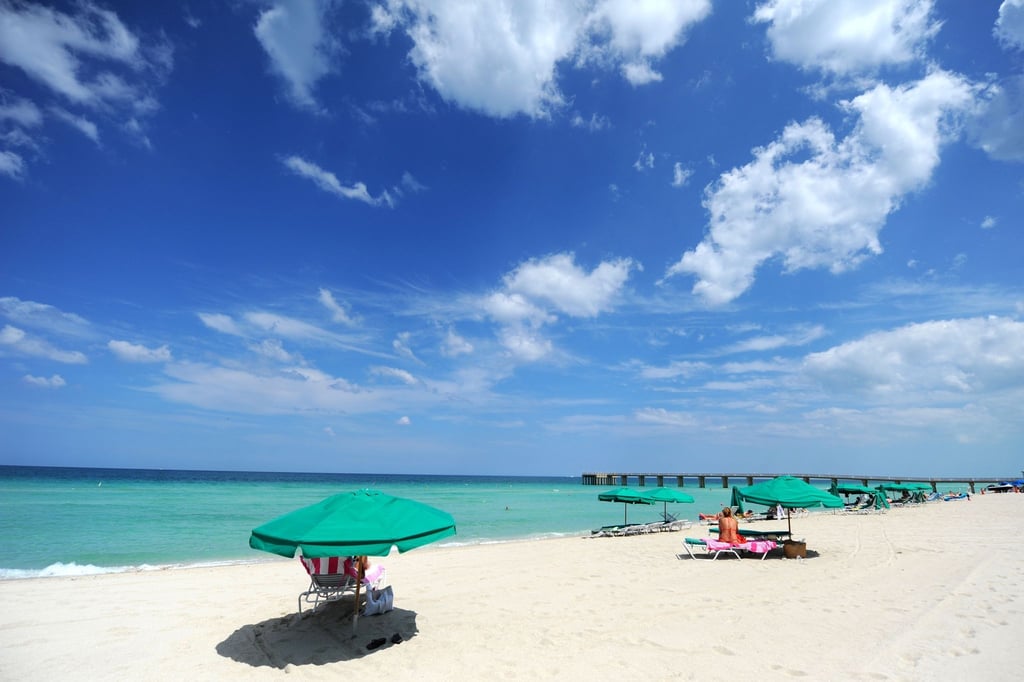 Winterflucht in den „Sunshine State“: Urlaubsgäste liegen am Strand von Miami in Florida.