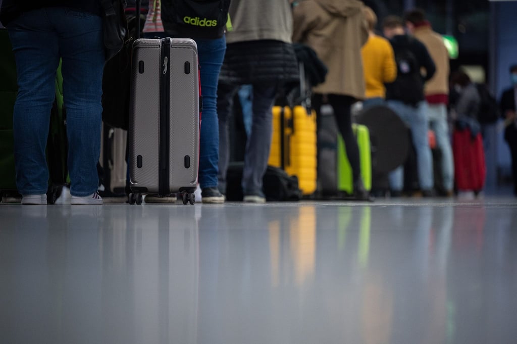Passagiere auf dem Flughafen in Frankfurt.