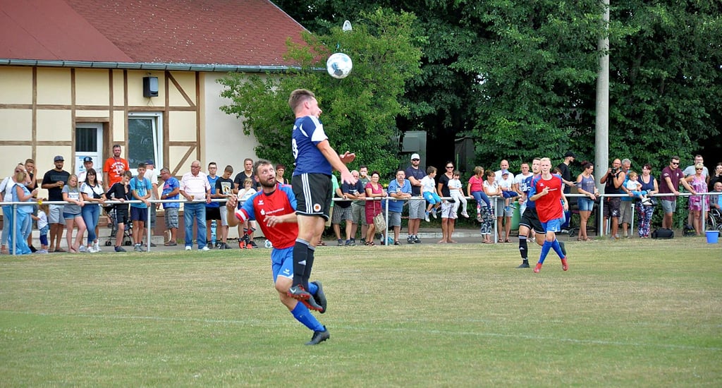 Dass der Sportverein Rathmannsdorf ein wichtiger Faktor im gesellschaftlichen Leben des Staßfurter Ortsteils ist, bewies er zuletzt bei den vielbeachteten Aktivitäten anlässlich seines 100-jährigen Bestehens im Jahr 2019. Das Freundschaftsspiel gegen den SV 09 Staßfurt beispielsweise war sehr gut besucht. Die zweite Halbserie in der Fußball-Kreisliga-Saison 2021/22 - mittlerweile als Spielgemeinschaft mit dem VfL Ilberstedt - sollte in Rathmannsdorf ausgetragen werden.