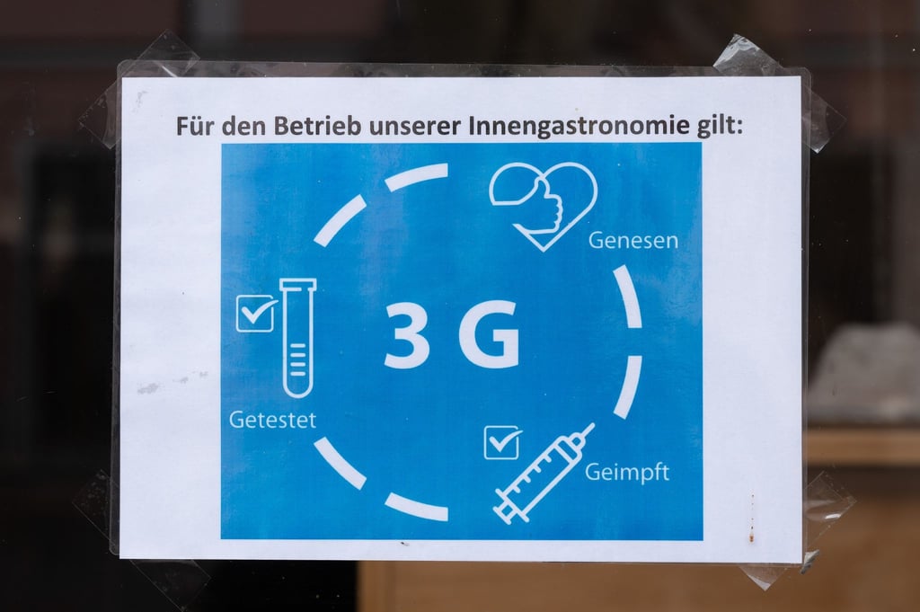 Während NRW weiterhin auf die 3G-Regel setzt, wollen andere Bundesländer für öffentliche Innenräume nun 2G einführen.