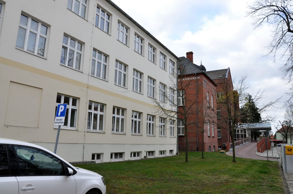 Fürs Helios-Krankenhaus in Zerbst gilt ein Besucherstopp.
