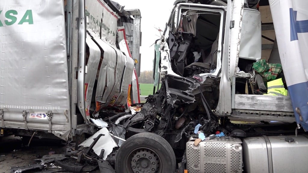 Der LKW-Fahrer verstarb noch am Unfallort.