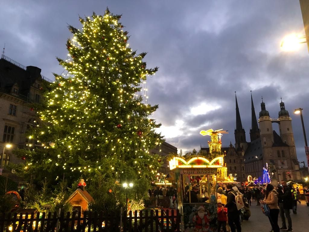 Halles Weihnachtsmarkt ist am Dienstagnachmittag eröffnet worden.