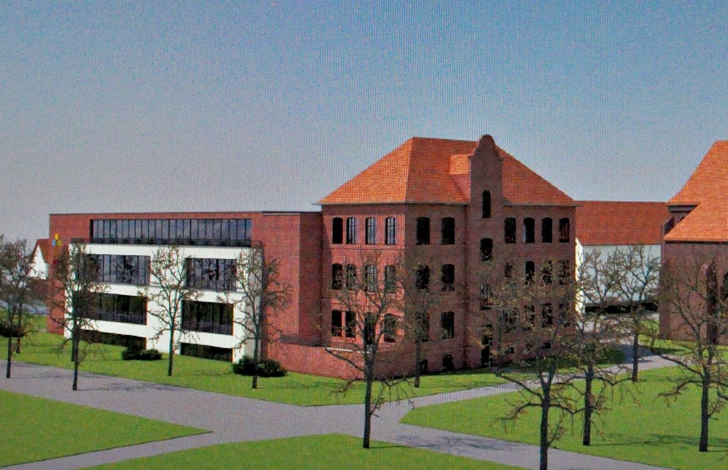 Die evangelische Johannesschulstiftung plant die Erweiterung der evangelischen Grundschule in Gardelegen, hier eine Variante des Anbaus an das bestehende, denkmalgeschützte Gebäude am Holzmarkt.