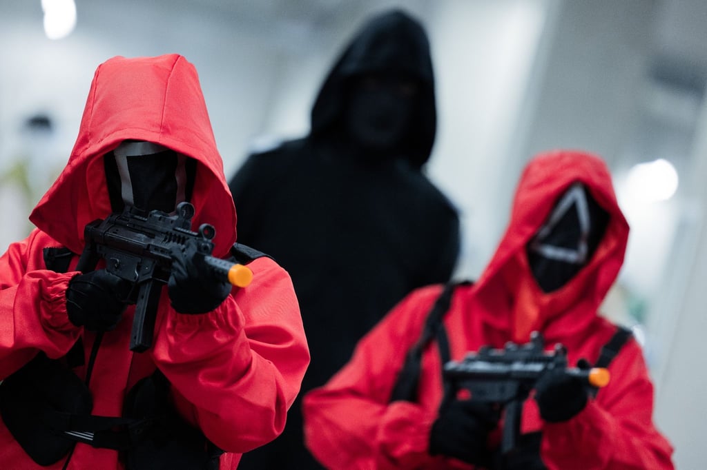 Kostüme aus der südkoreanischen Netflix-Serie „The Squid Game“ sind zur Karnevalsaison besonders gefragt.