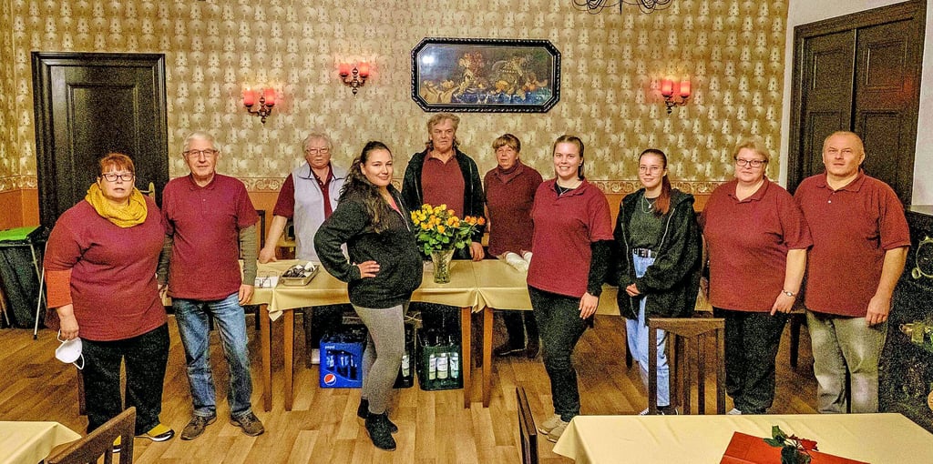 Gundel Lehmann (2.v.r.) und ihr Verein „Rittergut Nudersdorf“ kümmern sich seit 2009 um die Versorgung bei Blutspenden.