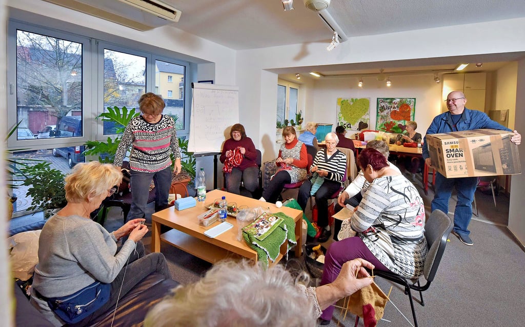 Noch herrscht viel Betrieb im Stricktreff des Quartierbüros. Nun müssen aber auch die Frauen nach einer neuen Bleibe suchen.