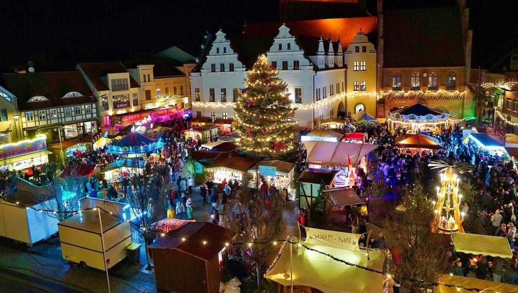 So sah der Weinachtsmarkt im Jahr 2019. Im Jahr 2021 wird der Budenzauber coronabedingt ausfallen.