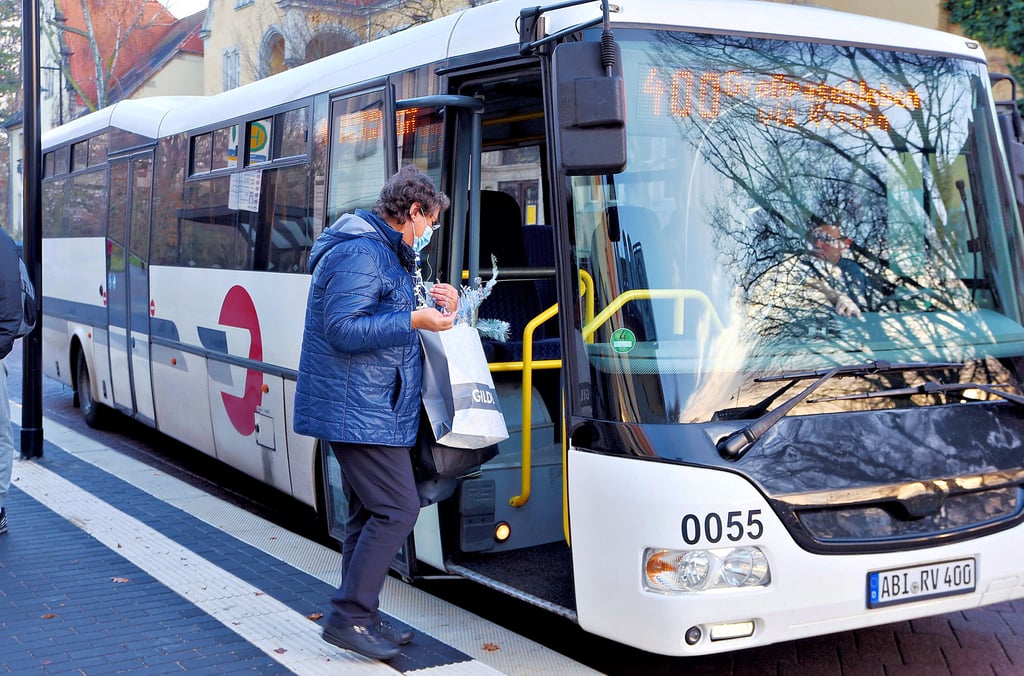 Wer an der Bushaltestelle „Bärteichpromenade“ künftig einsteigt, muss neben dem Ticket auch einen 3G-Nachweis vorzeigen.