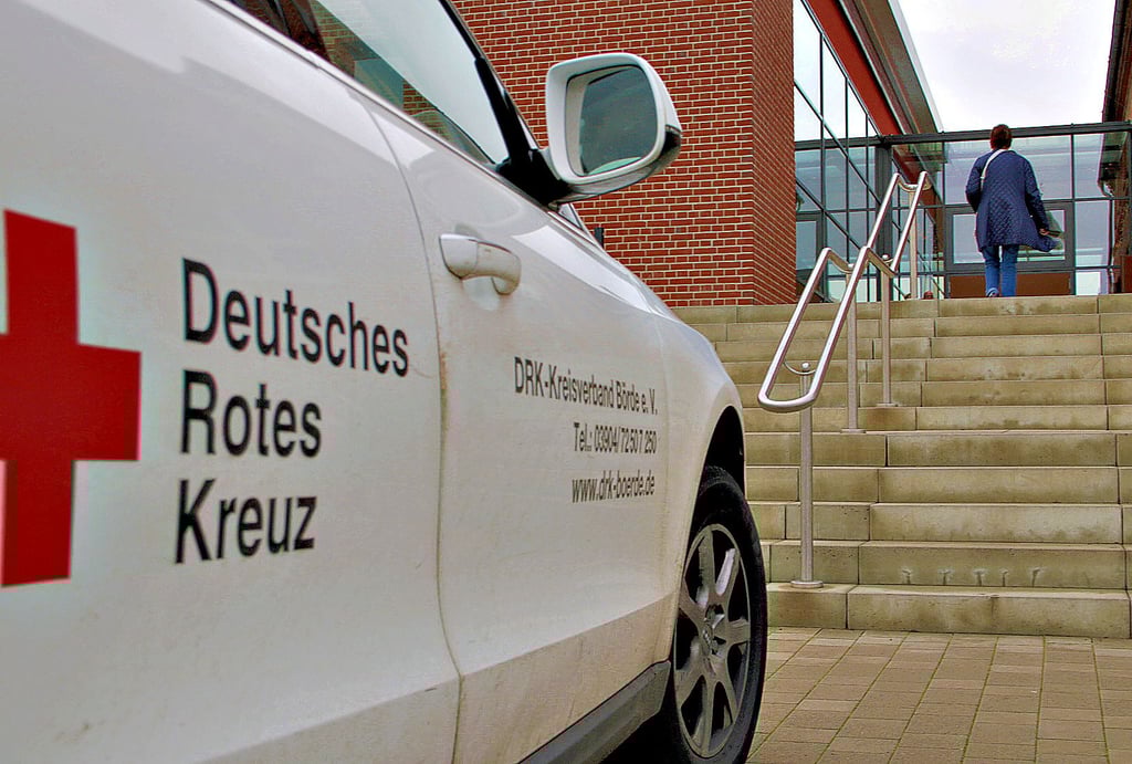 Weitaus ruhiger als noch am Vortag blieb es am Mittwoch vor dem eingerichteten Impfzentrum in der Elbe-Ohre-Halle in Rogätz.