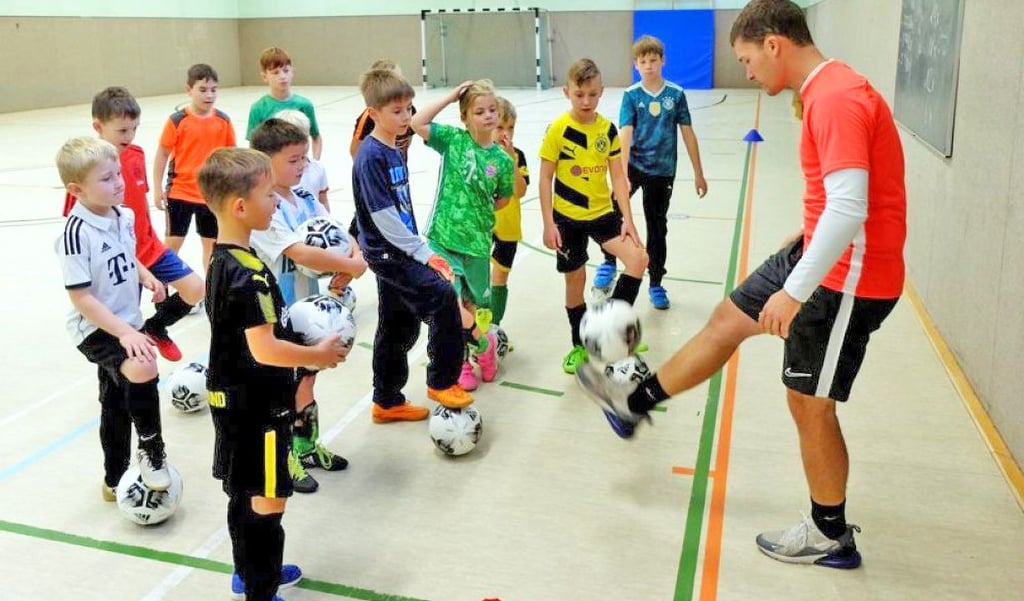 Paul Pflug demonstriert die hohe Kunst der Balljonglage.