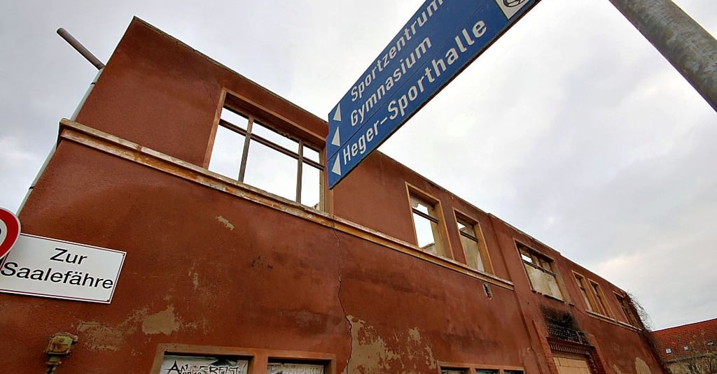 Die ehemalige Diesterwegschule will der Stadtrat abreißen lassen. In Zukunft soll hier ein kleiner Park entstehen.