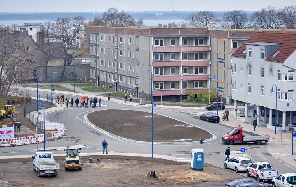 Es ist geschafft. Der Kreisel kann seit 12 Uhr befahren werden.