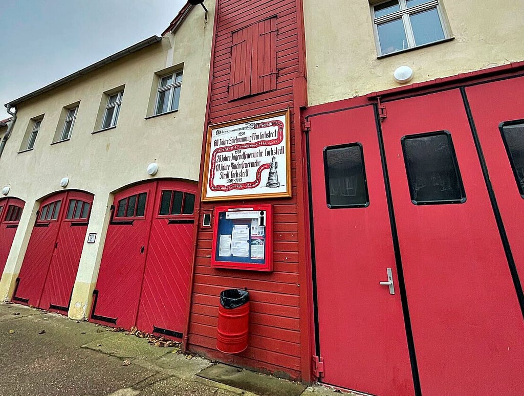 Auf den ersten Blick sieht das Depot der Freiwilligen Feuerwehr Cochstedt wunderschön aus. Doch das 1938 erbaute Objekt entspricht längst nicht mehr den Anforderungen einer heutigen Feuerwehr.