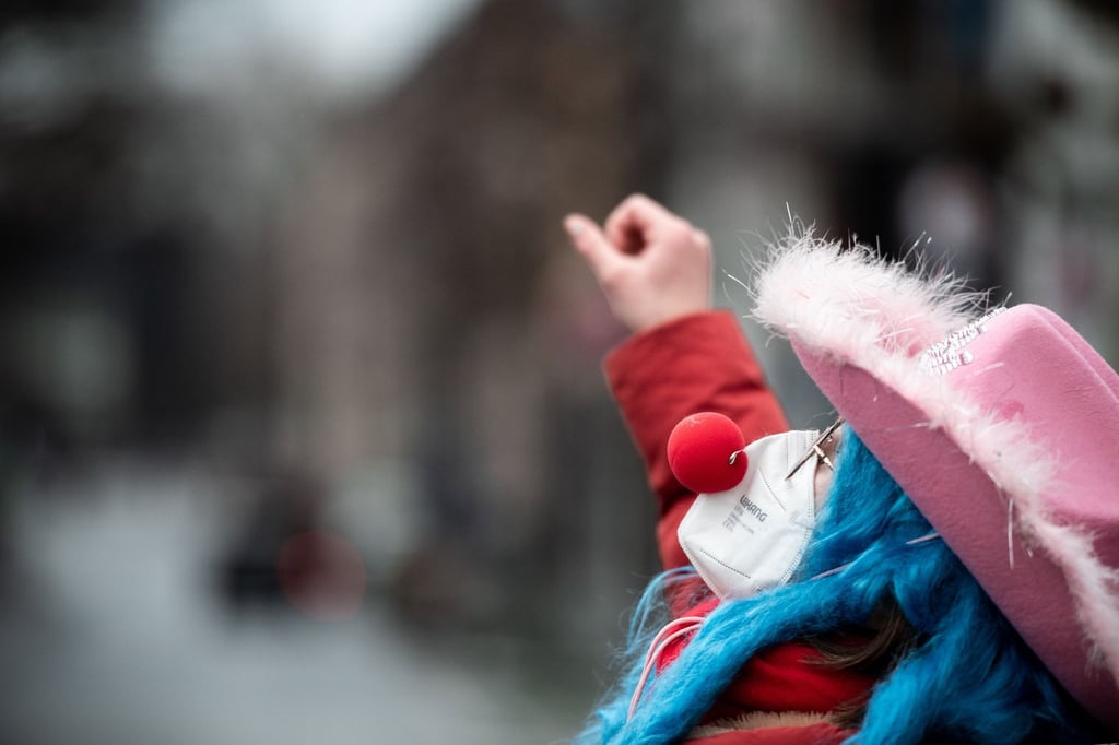 Die Karnevalisten in Düsseldorf hoffen auf den Mai.
