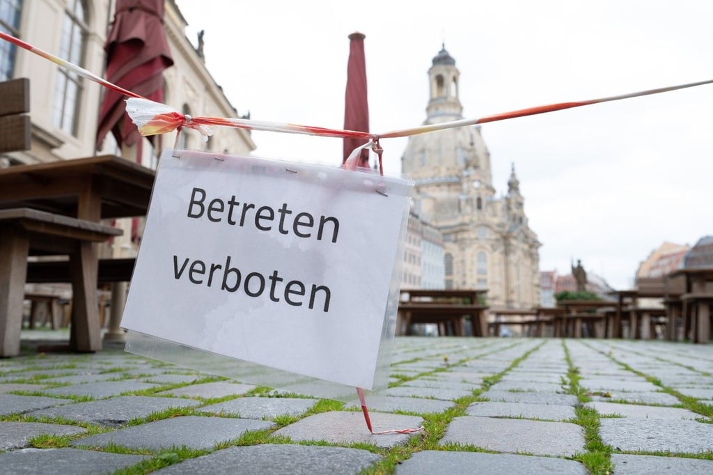 Derzeit sind in sächsischen Krankenhäusern 1.943 Betten auf normalen Stationen und 533 auf Intensivstationen mit Corona-Patienten belegt.