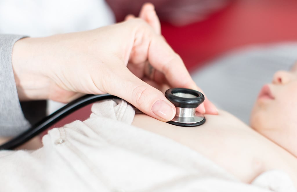 Auch Kinder und Babys können sich mit dem Coronavirus anstecken und es verbreiten.