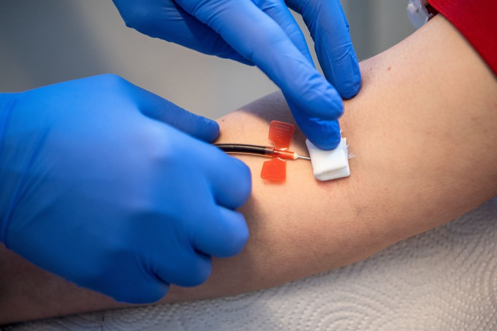 Studien zufolge kann die Antikörper-Therapie einen schweren Verlauf bis zu mehr als 80 Prozent verhindern.
