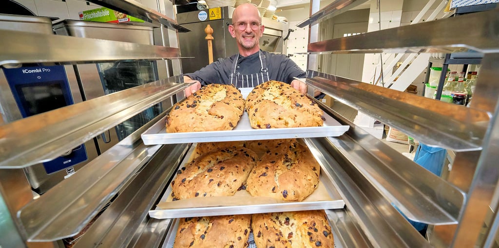 „So viel Butter wie möglich“: Konditor Hans Breuning hat für das Kaffeehaus den Wittekind-Stollen entwickelt.