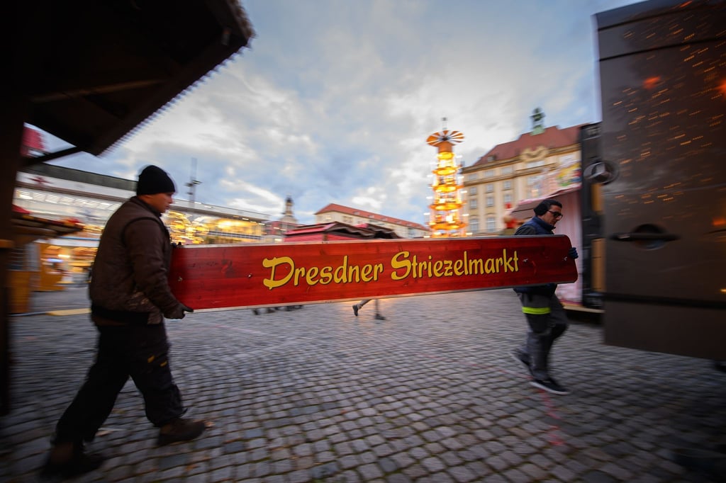 Kein Striezelmarkt in diesem Jahr. Der berühmte Markt wurde angesichts der Corona-Lage wieder abgebaut.