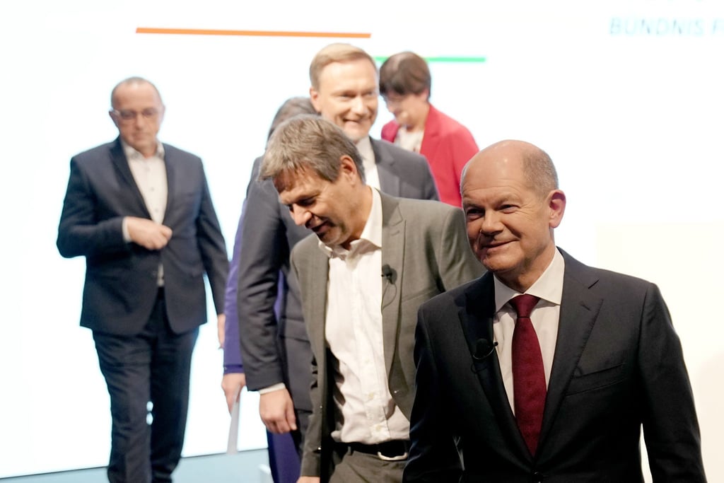 Laut dem Arbeitgeberverband Gesamtmetall hat die völlig neue Regierungskoalition die Chance, einen Ruck durch das Land gehen zu lassen.