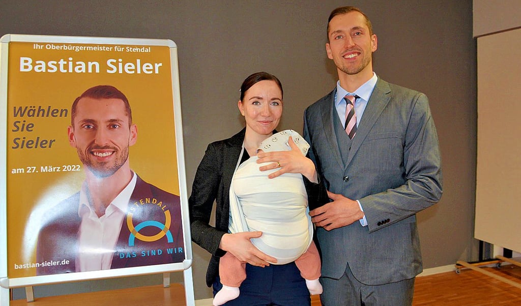 Bastian Sieler präsentierte gestern sein Wahlprogramm, seine Frau Ninett und Töchterchen Bruna unterstützen ihn dabei.