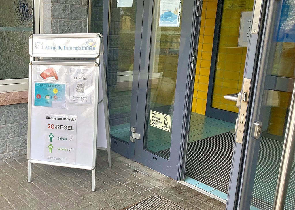 Zutritt in die Schwimmhalle haben nur noch Geimpfte und Genesene.