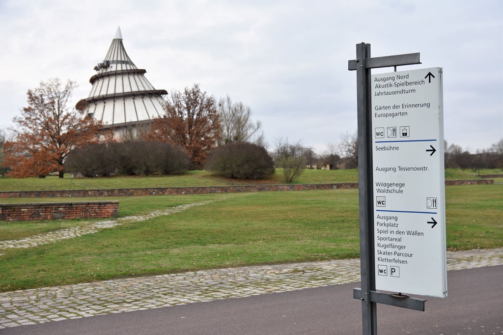 Die bekannteste Attraktion im Magdeburger Elbauenpark ist der Jahrtausendturm.