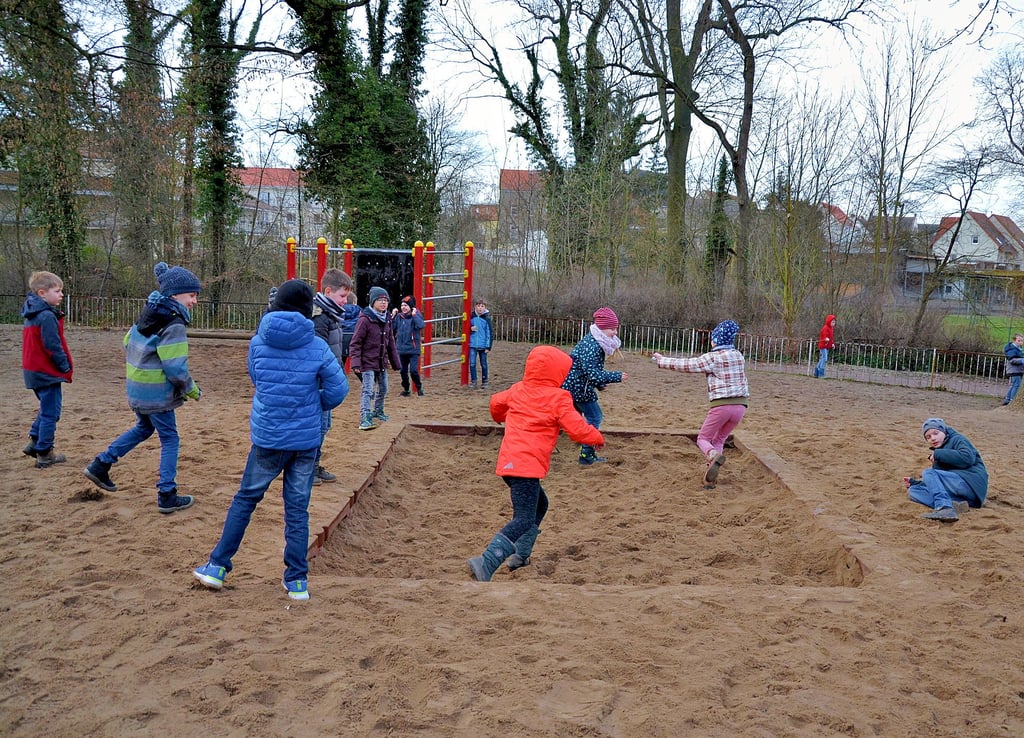 Der Schulhof in Osterweddingen: Der Sozialausschuss der Gemeinde Sülzetal hat sich für die Wiedereinführung von Schulbezirken ausgesprochen.