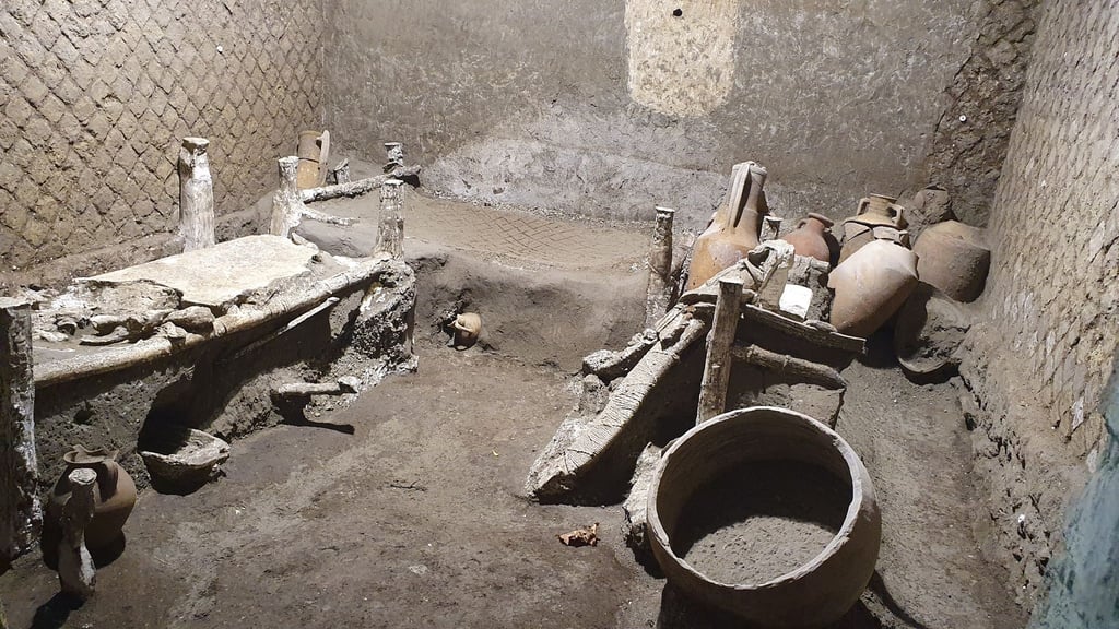 Archäologen haben bei Ausgrabungen in der versunkenen Stadt Pompeji ein gut erhaltenes Sklavenzimmer entdeckt.