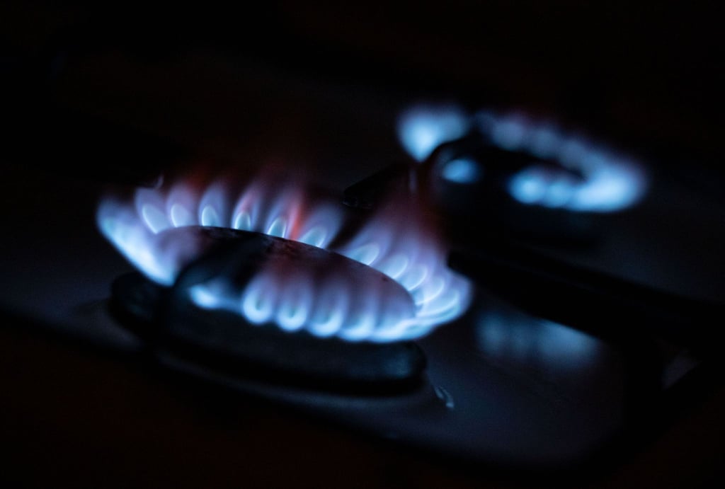Immer mehr Gasversorger erhöhen die Preise. Das Vergleichsportal Check24 hat zusätzliche Kosten von durchschnittlich 263 Euro pro Jahr und Haushalt errechnet.