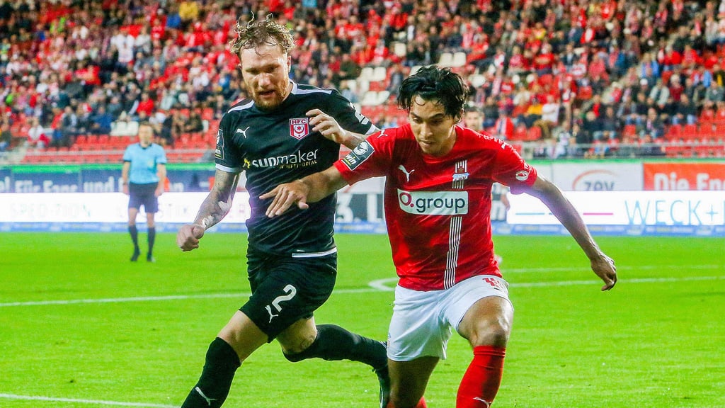 Beim Spiel in Zwickau Mitte September riss sich Jan Löhmannsröben (l.) das Außenband.