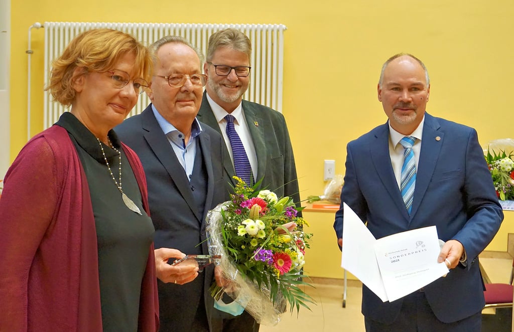 Wolfgang Weingart (2. v. li.), Träger des Sonderpreises für Lebensleistung, mit Sabine Tischew, Lothar Koppers und Jörg Bagdahn (v. li.)