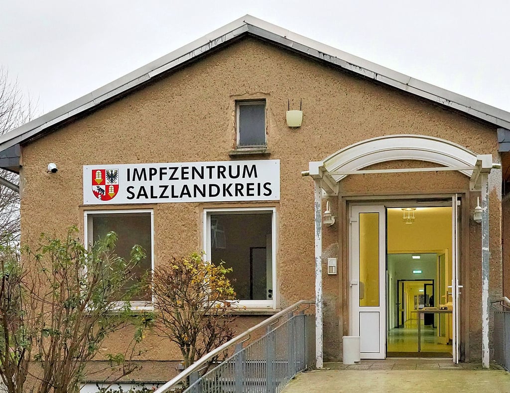 Im einstigen Impfzentrum des Salzlandkreises in Staßfurt eröffnet Dienstag ein Impfpunkt.