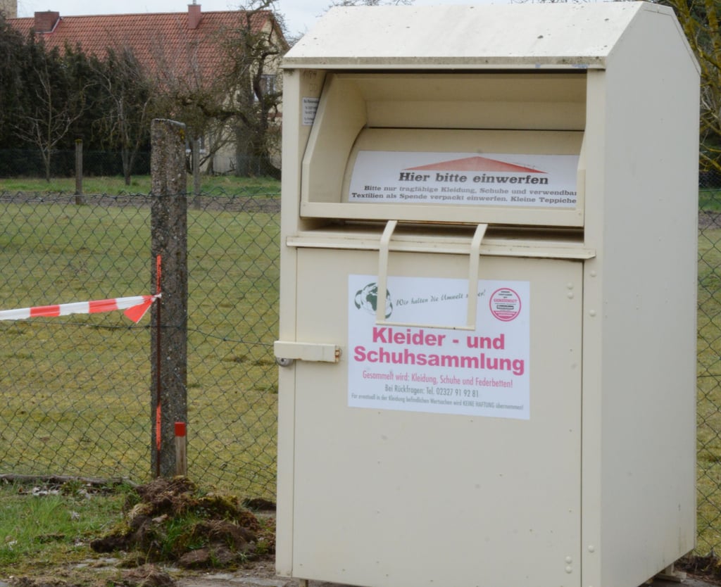 In der Niederen Börde werden neue Standorte für die Kleidercontainer gesucht.