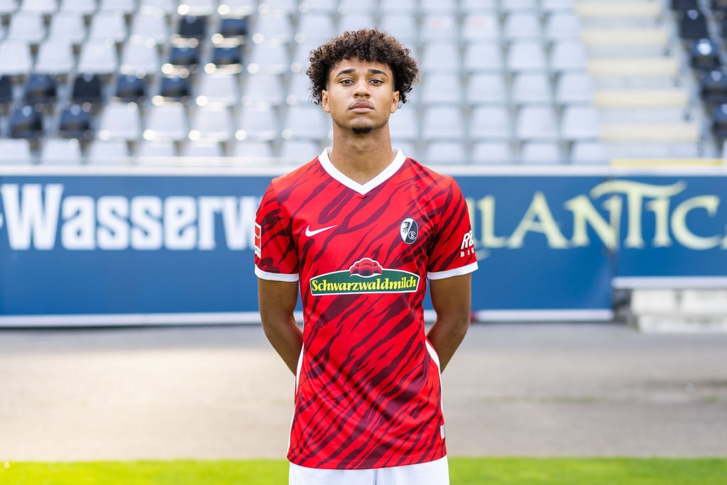 Der SC Freiburg verlängerte den Vertrag von Kevin Schade.