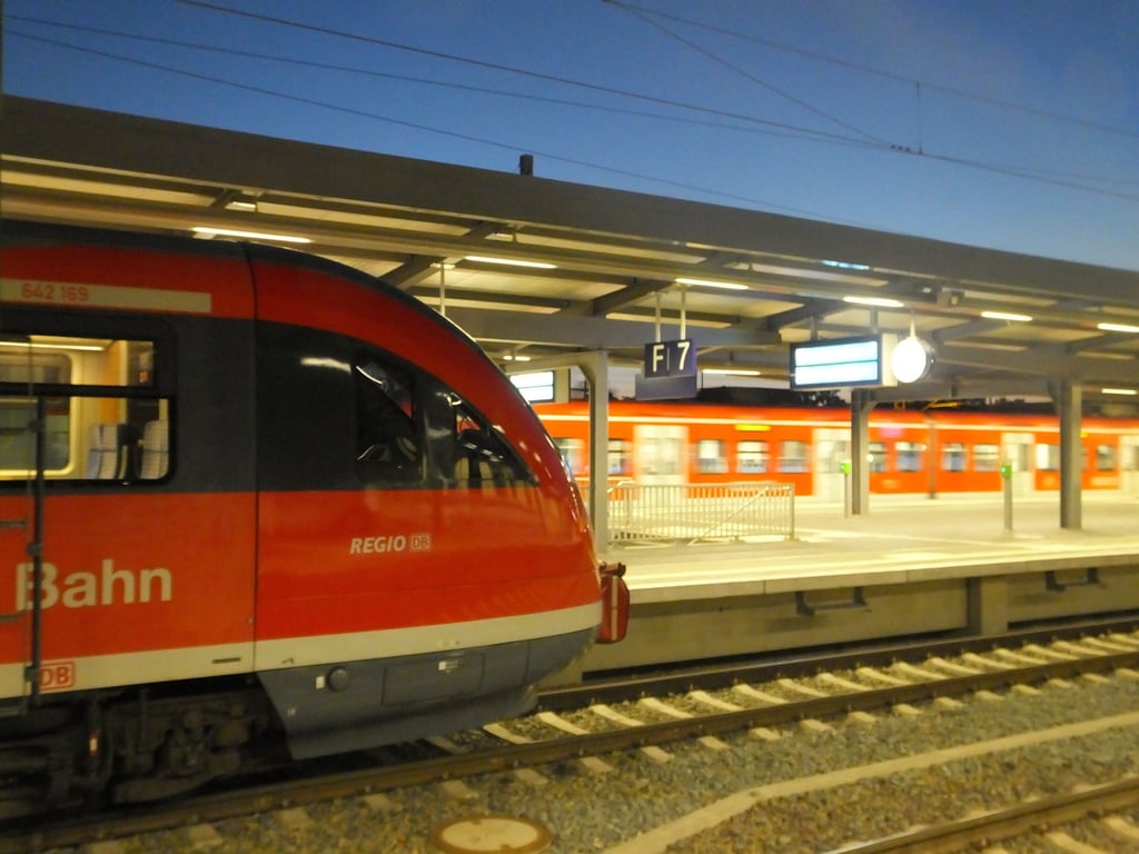 Nachtschicht auf dem Magdeburger Hauptbahnhof.
