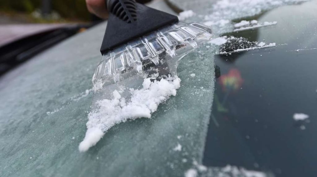 Eiskratzen: So werden Fensterscheiben und Auto-Türschloss schnell